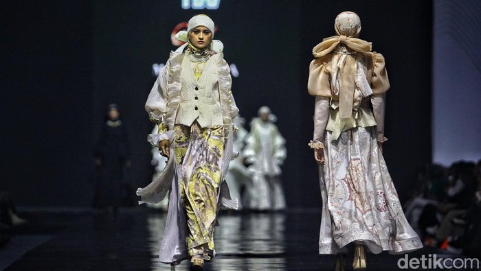 Koleksi Magdara di acara JMFW 2024