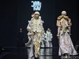 9 Desainer dan Brand Buka Jakarta Muslim Fashion Week 2024