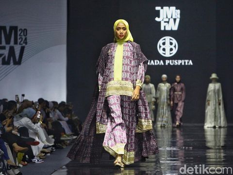 Koleksi Nada Puspita di acara JMFW 2024