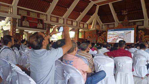 Konsultasi publik kedua rencana revitalisasi Pasar Induk Gadarata Singasana di Gedung Kesenian I Ketut Maria pada Rabu (18/10/2023). (chairul amri simabur/detikBali)