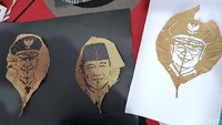 Tiga tokoh nasional pun juga ia lukis dari daun jati.