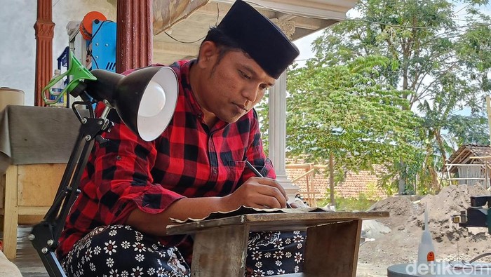 Lukisan Tokoh Dari Daun Jati
