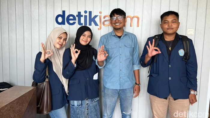 Mahasiswa UHT Surabaya