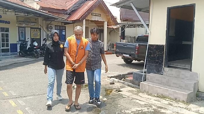 Pria bernama Padli Nur di Kabupaten Mamuju, Sulawesi Barat (Sulbar) telah ditetapkan tersangka atas kasus kekerasan dalam rumah tangga (KDRT) terhadap istrinya, Hamdia.