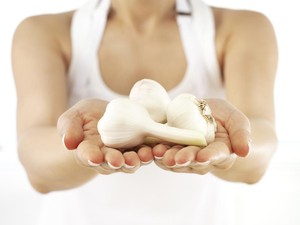 Apakah Bawang Putih Bisa Menghilangkan Jerawat? Ini Kata Riset