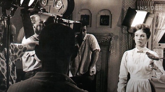Cuplikan adegan dalam film Mary Poppins (1964).