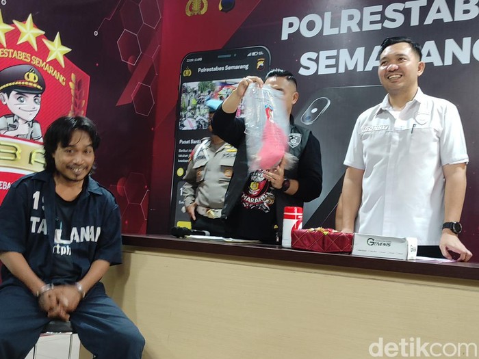Mawardi, teman perampok yang diborgol tangannya dengan korban di sebuah hotel di Semarang. Dipotret Kamis (19/10/2023).