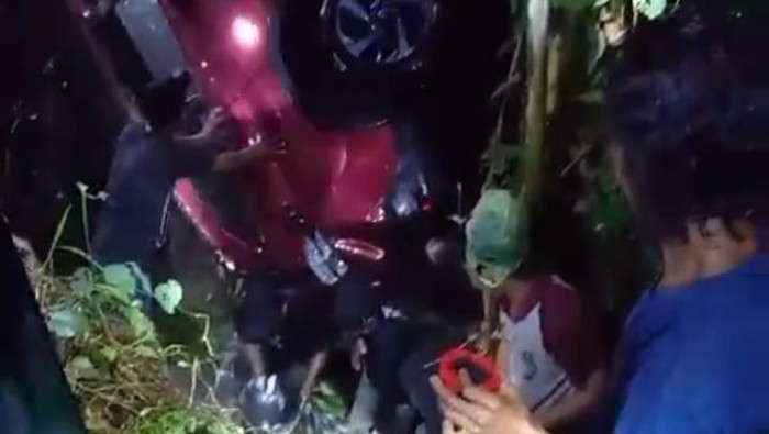 Minibus jatuh di jurang Palopo menewaskan seorang pendeta. Dokumen Istimewa