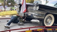 Ganjar mengungkap alasan dirinya batal naik mobil Sukarno tersebut. Dia menyebut mobil itu mengalami masalah mesin.