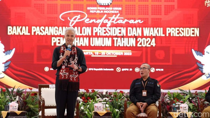 Ganjar Pranowo dan Mahfud Md resmi daftar sebagai calon presiden dan calon wakil presiden ke KPU RI. Begini momennya.