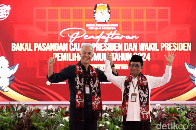 Ganjar Pranowo dan Mahfud Md resmi daftar sebagai calon presiden dan calon wakil presiden ke KPU RI. Begini momennya.