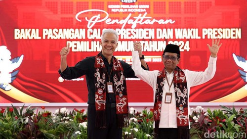 Ganjar Pranowo dan Mahfud Md resmi daftar sebagai calon presiden dan calon wakil presiden ke KPU RI. Begini momennya.