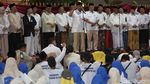 Momen Prabowo Nyanyi Ya Lal Wathon Bareng Relawan