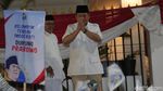 Momen Prabowo Nyanyi Ya Lal Wathon Bareng Relawan