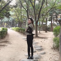 Tampil cantik natural, unggahan Nabila Syakieb pun langsung dibanjiri beragam komentar pujian dari netizen. MasyaAllah cantik banget idolaku, komentar salah seorang netizen. Cewek yg simple ngak ribet cara berpakaiannya syukaaaa, tambah lainnya. Foto: Instagram/@nsyakieb85