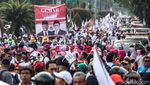 Naik Land Rover, Anies-Cak Imin Sapa Pendukung di Depan KPU