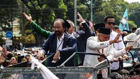 Petinggi parpol pendukung Anies juga ikut iring-iringan menuju KPU.