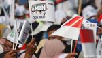 Naik Land Rover, Anies-Cak Imin Sapa Pendukung di Depan KPU