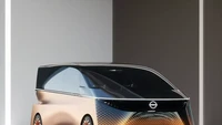 Mobil dengan bentuk mengotak ini menjadi lawan yang pas bagi Toyota Alphard maupun Lexus LM. Tapi Nissan Hyper Tourer punya kelebihan lain, karena sudah pakai mesin listrik full baterai. Foto: Dok. Nissan