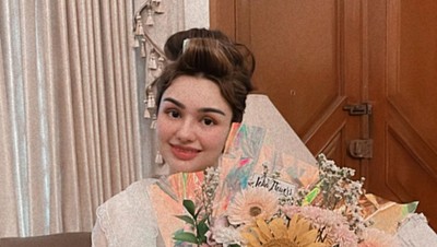 8 Foto Kejutan Ultah Istri Teuku Rafly, Dipuji Bak Barbie Meski Berbaju Tidur