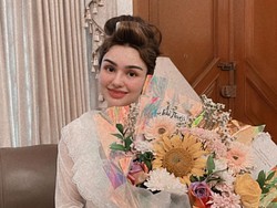 8 Foto Kejutan Ultah Istri Teuku Rafly, Dipuji Bak Barbie Meski Berbaju Tidur