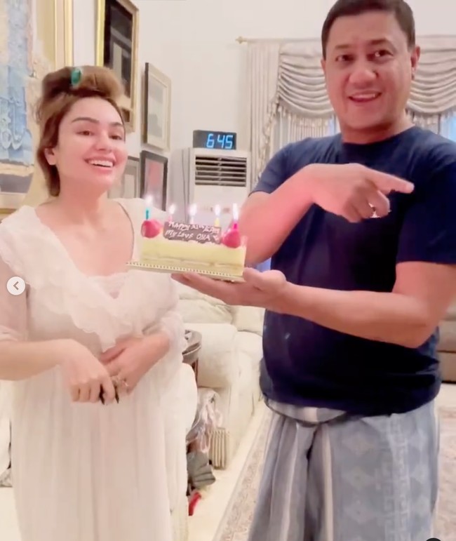 Nurah sendiri diketahui merupakan istri dari Teuku Rafly, mantan suami Tamara Bleszynski. Nurah dan Teuku Rafly telah resmi menikah pada tahun 2013. Foto: Instagram/@nourahsheivirah