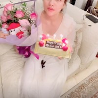 Kerap membagikan foto-fotonya di akun Instagram, paras cantik Nurah pun selalu berhasil curi atensi. Sekalipun baru bangun tidur, wajahnya itu tetap terlihat cantik. Foto: Instagram/@nourahsheivirah