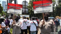 Polri telah menyiapkan pasukan Operasi Mantap Brata jelang pelaksanaan Pemilu 2024. Kapolri Jenderal Listyo Sigit Prabowo menekankan pengamanan harus dilaksanakan secara humanis dan profesional. 
