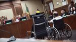 Pakai Kursi Roda, Lukas Enembe Jalani Sidang Vonis