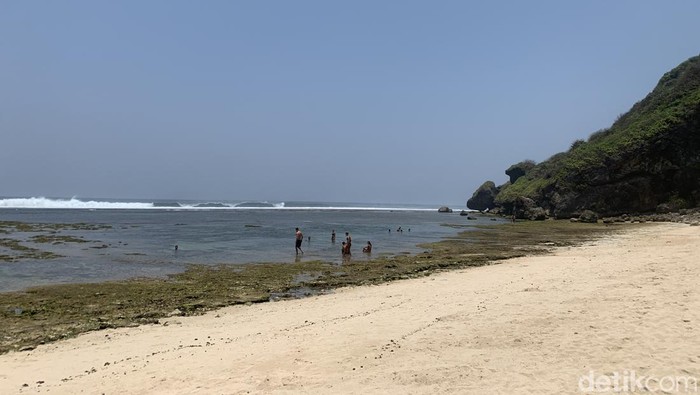 Pantai Nyang Nyang di Uluwatu
