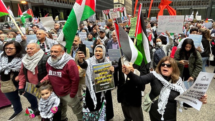 People take part in a protest in support of Palestinians in Gaza as the conflict between Israel and Hamas continues, in Chicago, U.S., October 18, 2023. REUTERS/Eric Cox