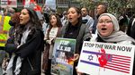 Para Perempuan Ini Turun ke Jalan di Chicago Dukung Palestina