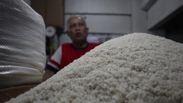 Pedagang di Pasar Kosambi, Kota Bandung.