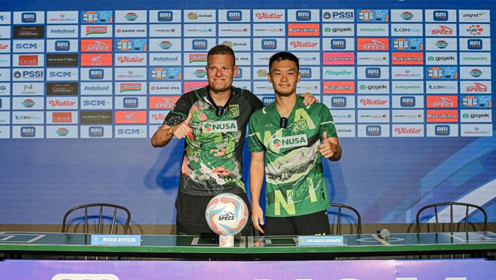 Pelatih Persebaya Josep Gombau