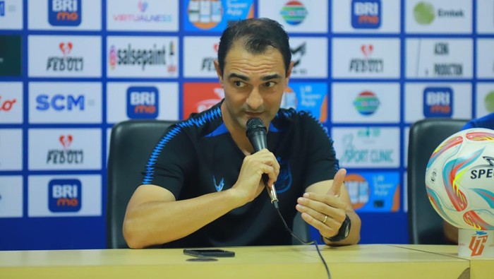 Pelatih PSIS, Gilbert Agius saat sesi jumpa pers. Diunggah Kamis (19/10/2023).