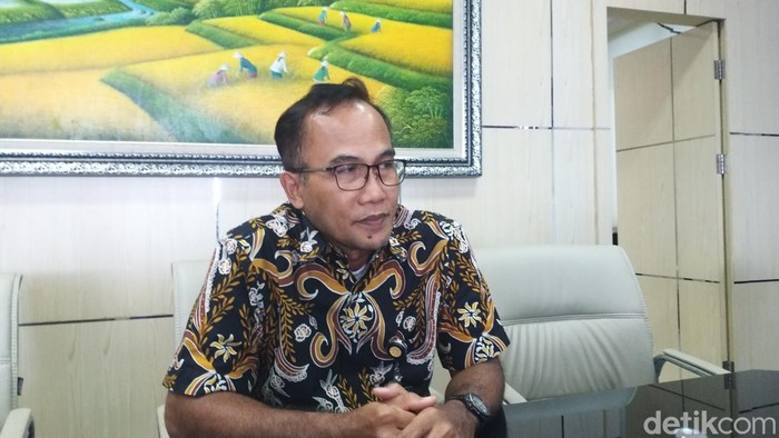 Pemimpin Wilayah Perum Bulog Kanwil Sulselbar M Imron Rosidi.