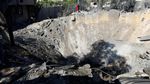 Penampakan Kawah Bekas Hantaman Rudal Israel di Gaza