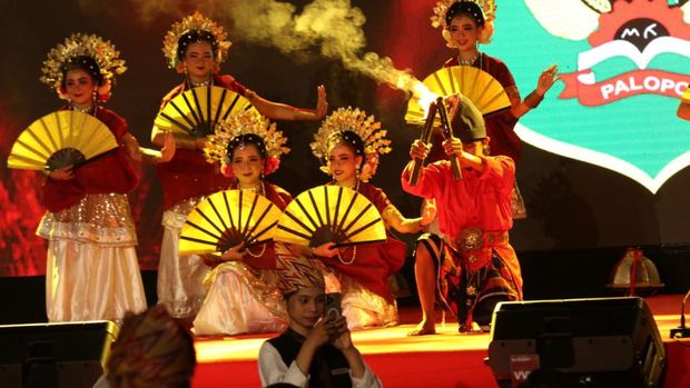 Penampilan tari Sumange' Sipakalebbi dalam perayaan HUT Ke-354 Sulsel