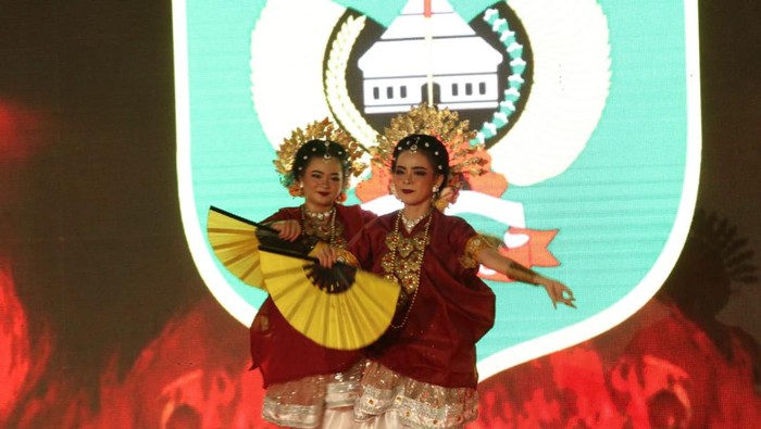 Penampilan tari Sumange Sipakalebbi dalam perayaan HUT Ke-354 Sulsel