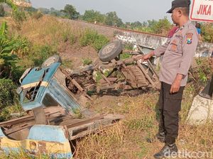 Pikap Remuk Dihantam KA Penataran di Pasuruan