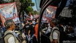 Potret Pendukung Anies-Cak Imin Menyemut di Depan KPU