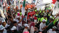 Pendukung Anies-Cak Imin juga meneriakkan yel-yel dukungan.