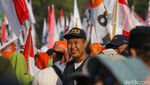 Potret Pendukung Anies-Cak Imin Menyemut di Depan KPU