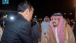 Potret Jokowi Tiba di Riyadh, Bakal Hadiri GCC-Bertemu Pangeran MBS