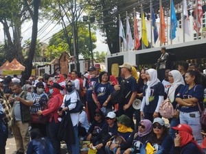 Relawan Anies-Cak Imin Tinggalkan KPU, Relawan Ganjar-Mahfud Mulai Berdatangan