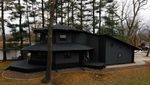 Pernah Lihat Rumah Serba Hitam Luar-Dalam? Begini Wujudnya