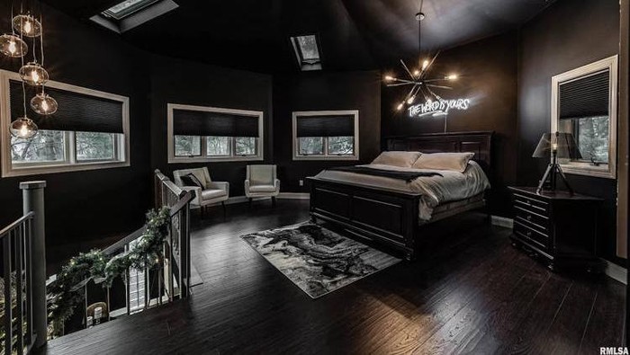 Rumah serba hitam/RMLSA via Oddity Central