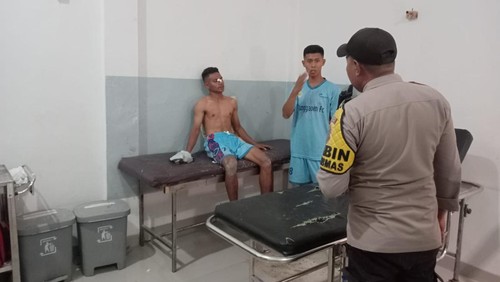 Salah satu korban saat menjalani perawatan medis di Puskesmas Delha, Kabupaten Rote Ndao, NTT.