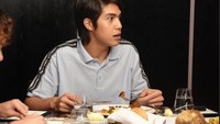 Jika ditanya makanan favoritnya, El Rumi sebenarnya suka makanan Western seperti steak. Begitu juga dengan makanan tradisional. Foto: Instagram/YouTube