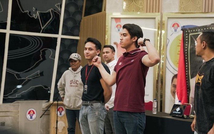 Serunya El Rumi Saat Mampir ke Resto Salt Bae hingga Makan di Pesawat Pribadi